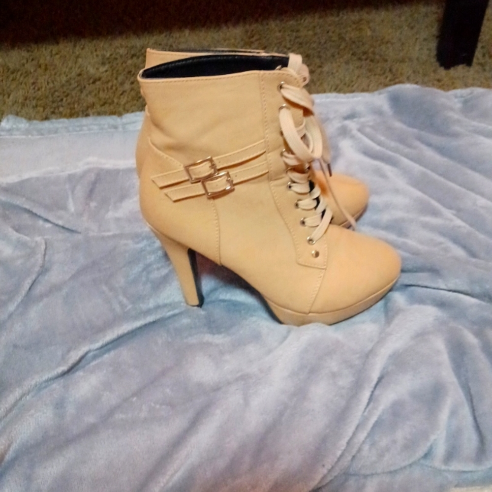 WOMENS HEEL BOOTS SIZE 8